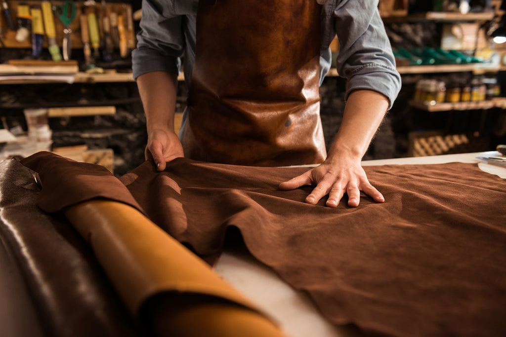Mastering the Art of Colouring: The Process of Dyeing Genuine Leather